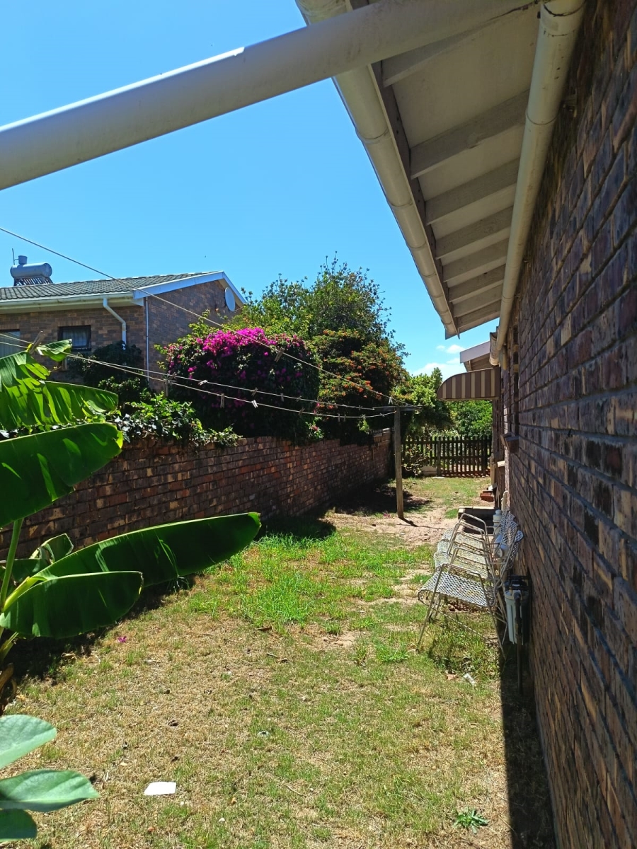 To Let 2 Bedroom Property for Rent in Wavecrest Eastern Cape